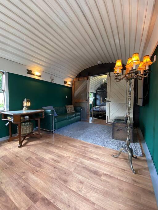 Gleis 1, Eisenbahn Waggon Mit Whirlpool Und Ofen Villa Dahlem  Dış mekan fotoğraf