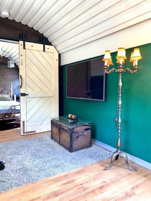 Gleis 1, Eisenbahn Waggon Mit Whirlpool Und Ofen Villa Dahlem  Dış mekan fotoğraf