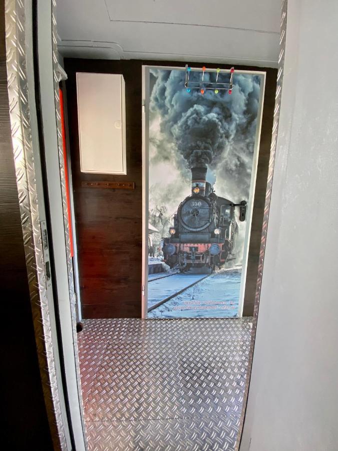 Gleis 1, Eisenbahn Waggon Mit Whirlpool Und Ofen Villa Dahlem  Dış mekan fotoğraf